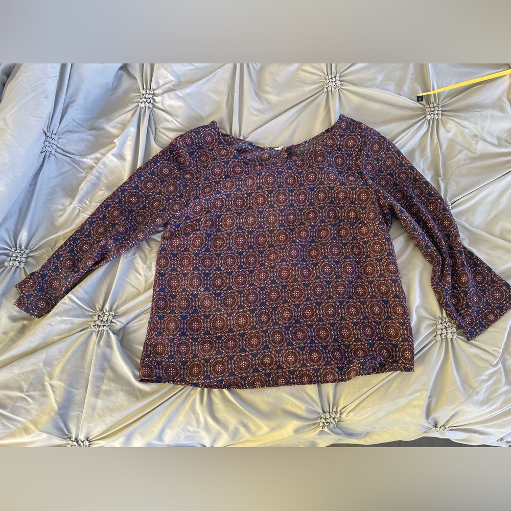 Woman’s blouse. Size large.
